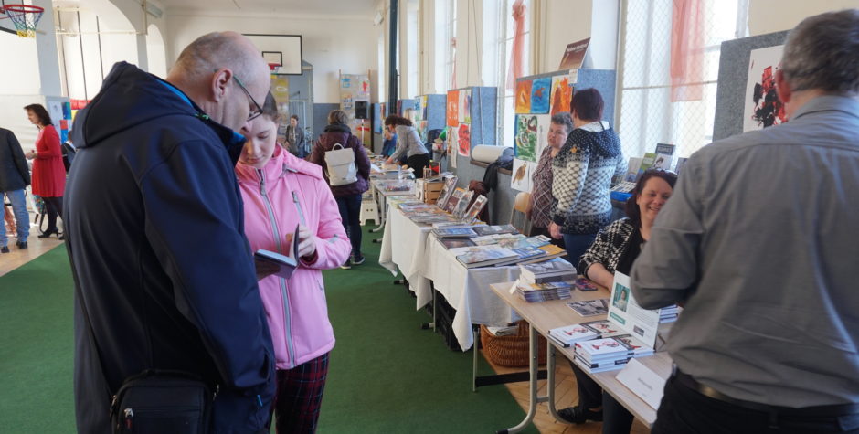 Jarní bazar knih na gymnáziu